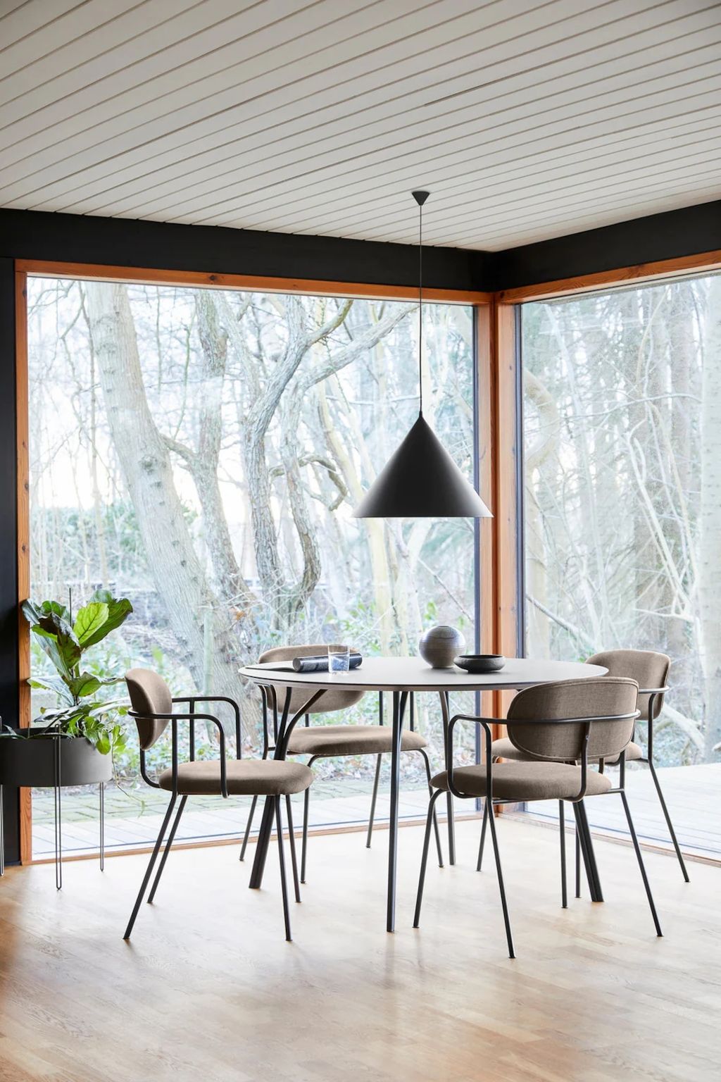 Woud Ss22 Treetable Framediningchair Annular Pidestall 1 1000X